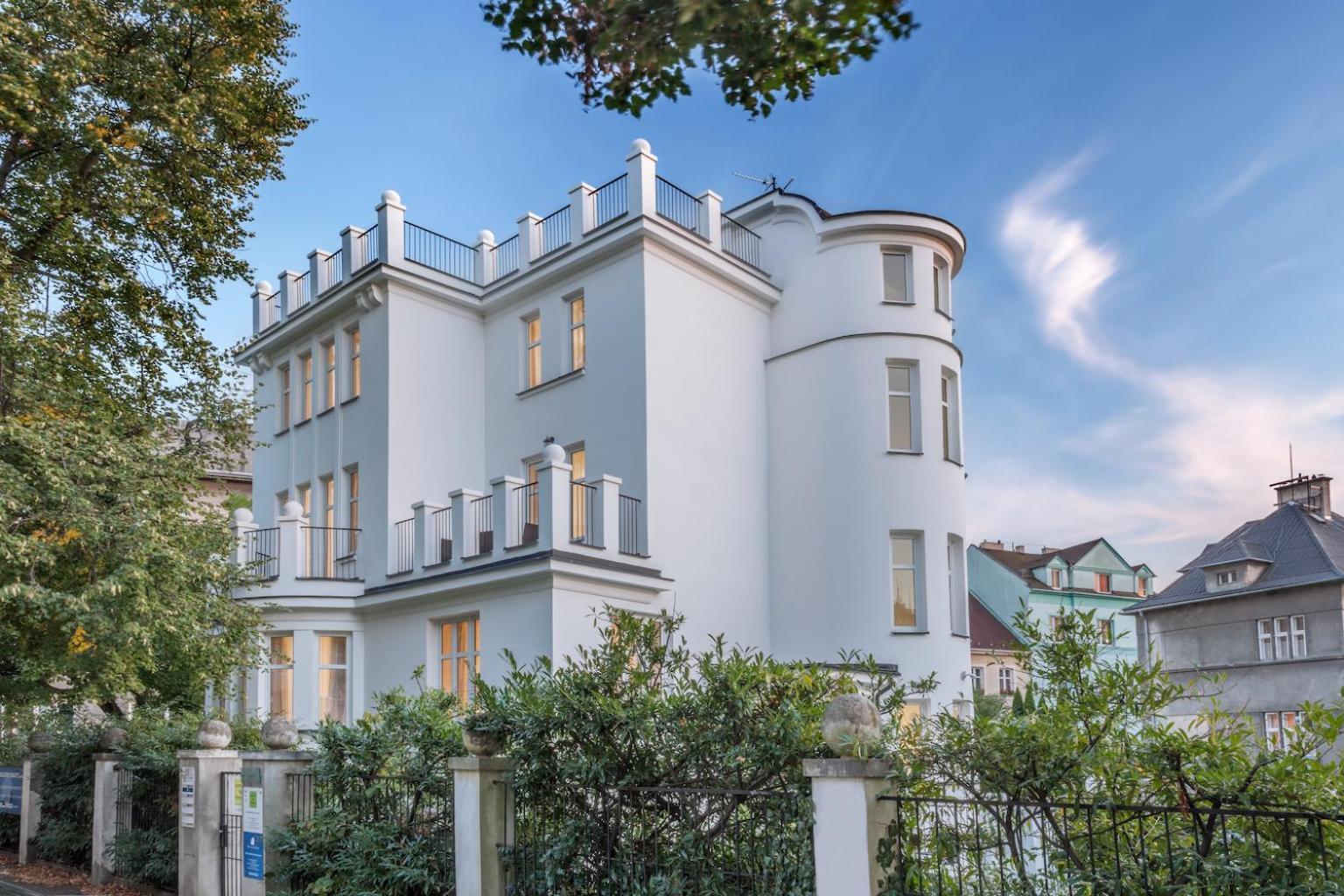 Apartments Villa Whitehouse 오스트라바 외부 사진