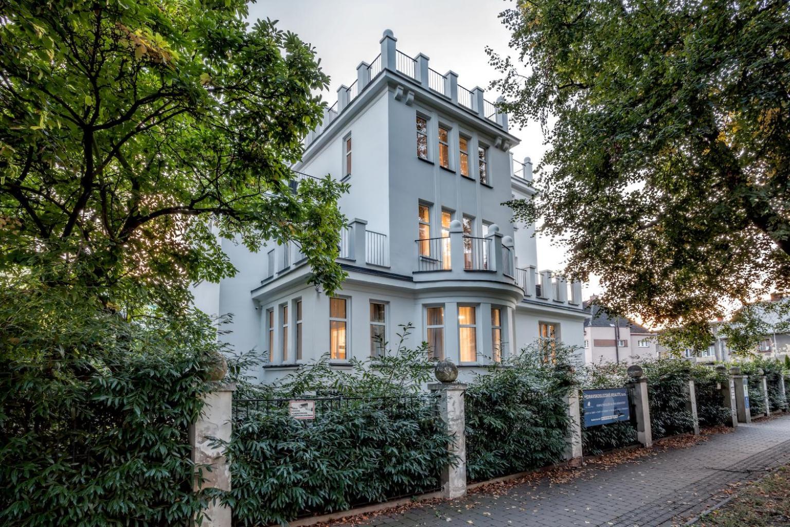 Apartments Villa Whitehouse 오스트라바 외부 사진