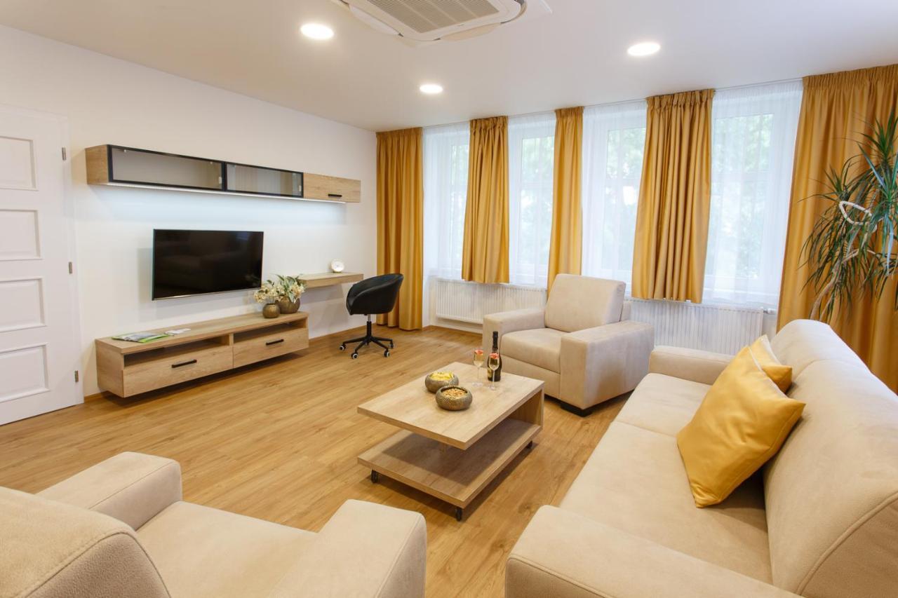 Apartments Villa Whitehouse 오스트라바 외부 사진