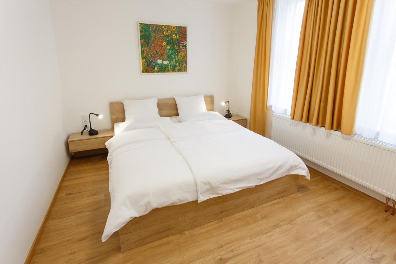 Apartments Villa Whitehouse 오스트라바 외부 사진
