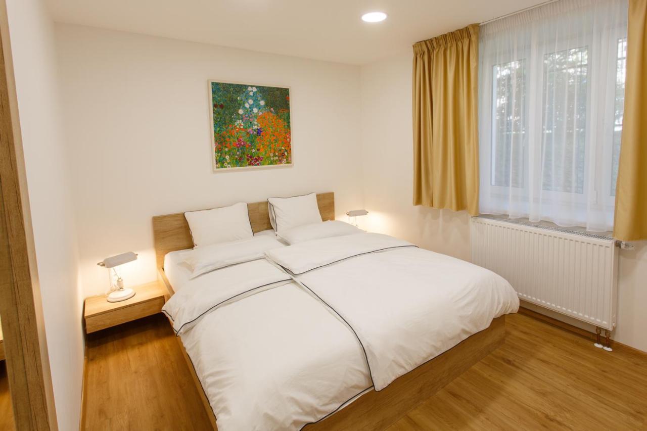 Apartments Villa Whitehouse 오스트라바 외부 사진