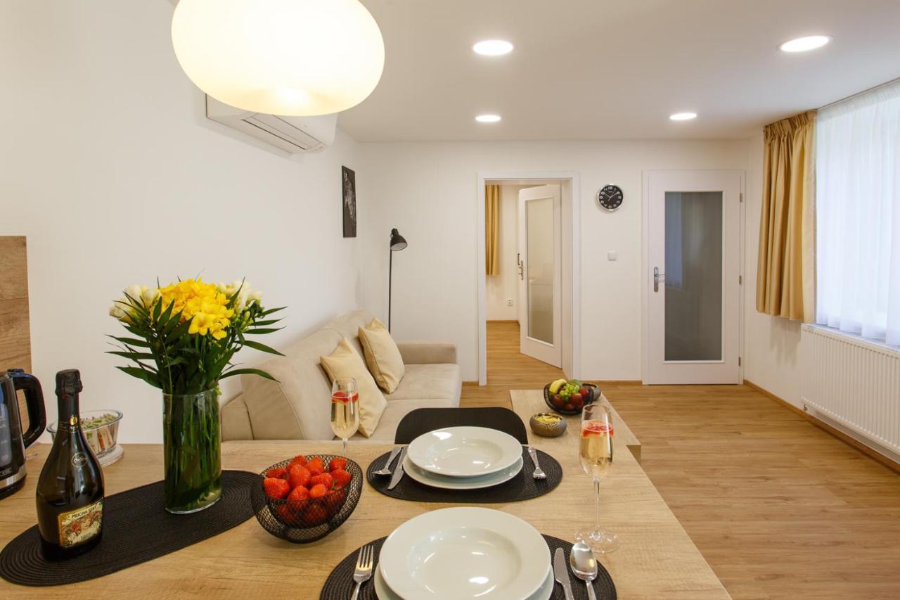 Apartments Villa Whitehouse 오스트라바 외부 사진