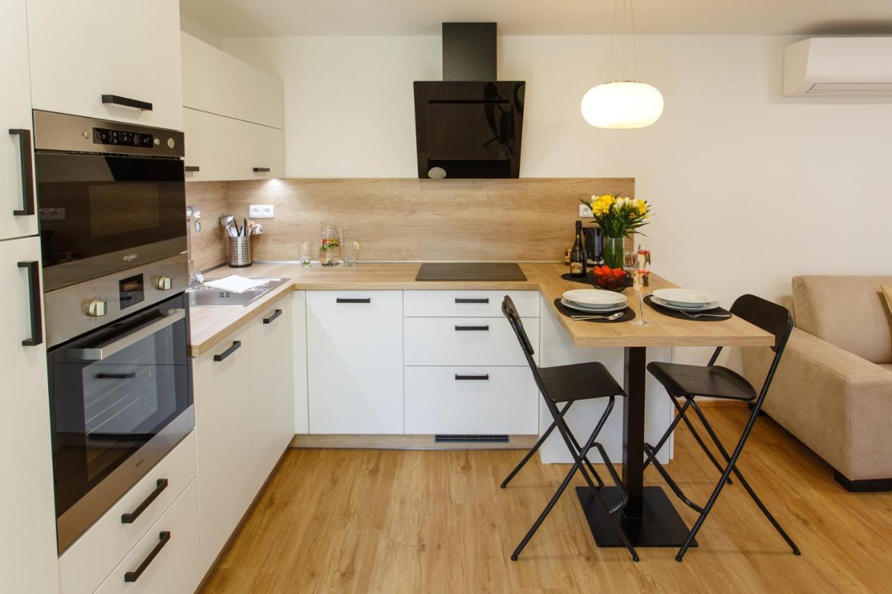 Apartments Villa Whitehouse 오스트라바 외부 사진