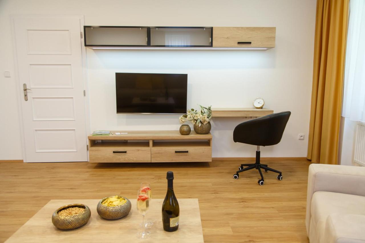 Apartments Villa Whitehouse 오스트라바 외부 사진