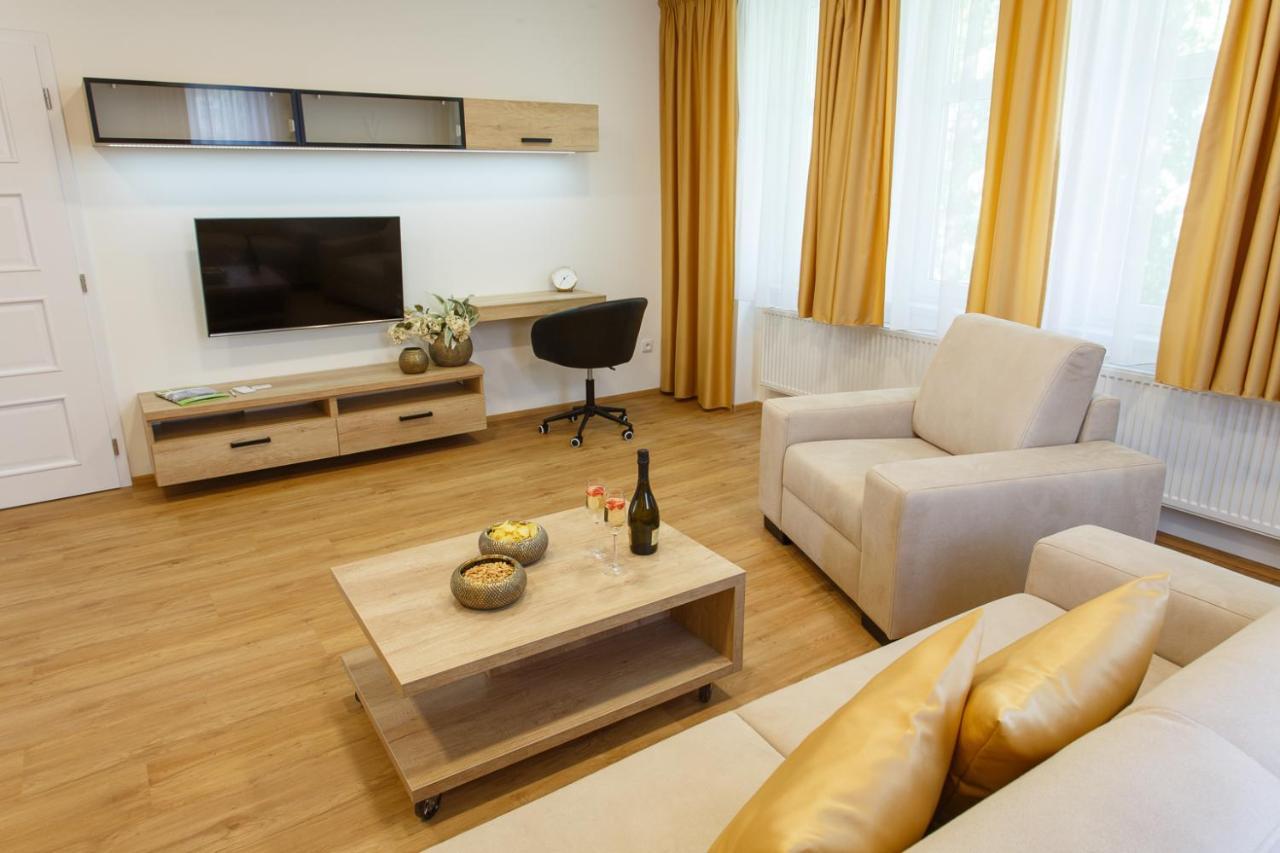 Apartments Villa Whitehouse 오스트라바 외부 사진