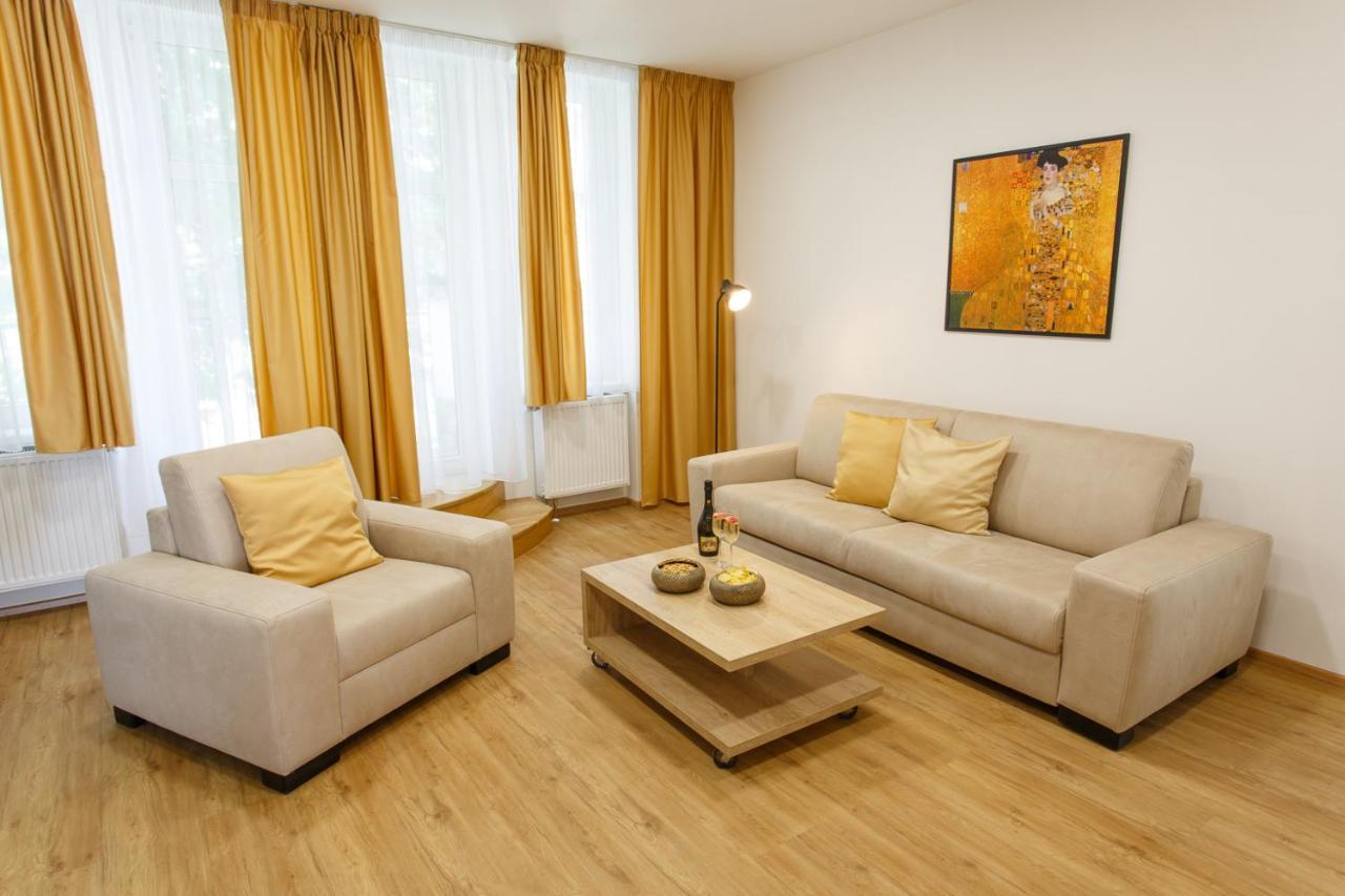 Apartments Villa Whitehouse 오스트라바 외부 사진